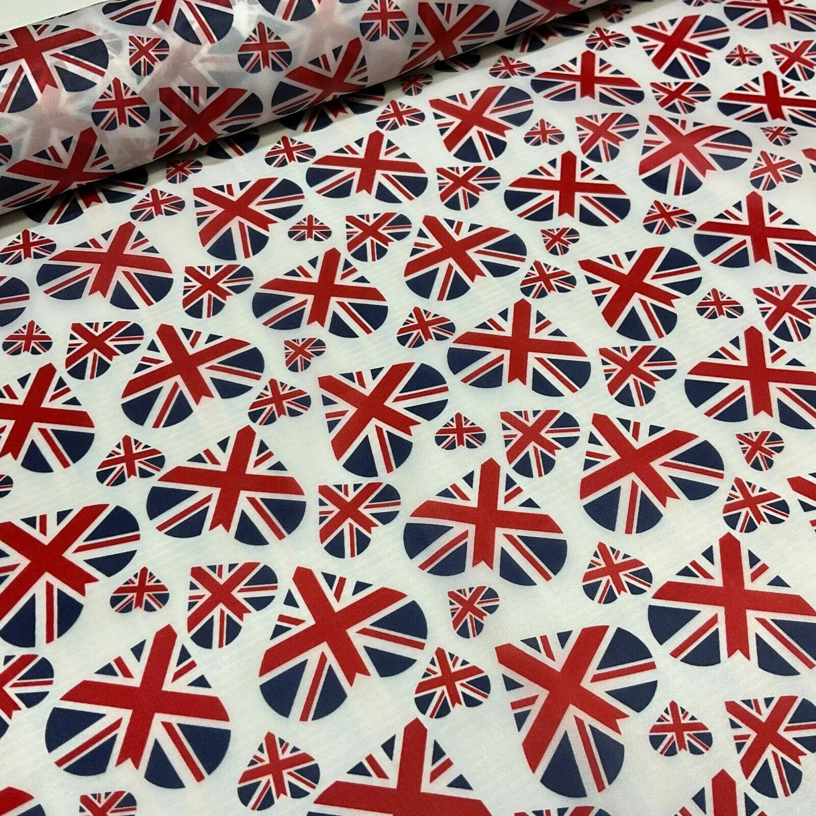 Jubilee Lightweight White union jack heart polyester Fabric 147cm M1607