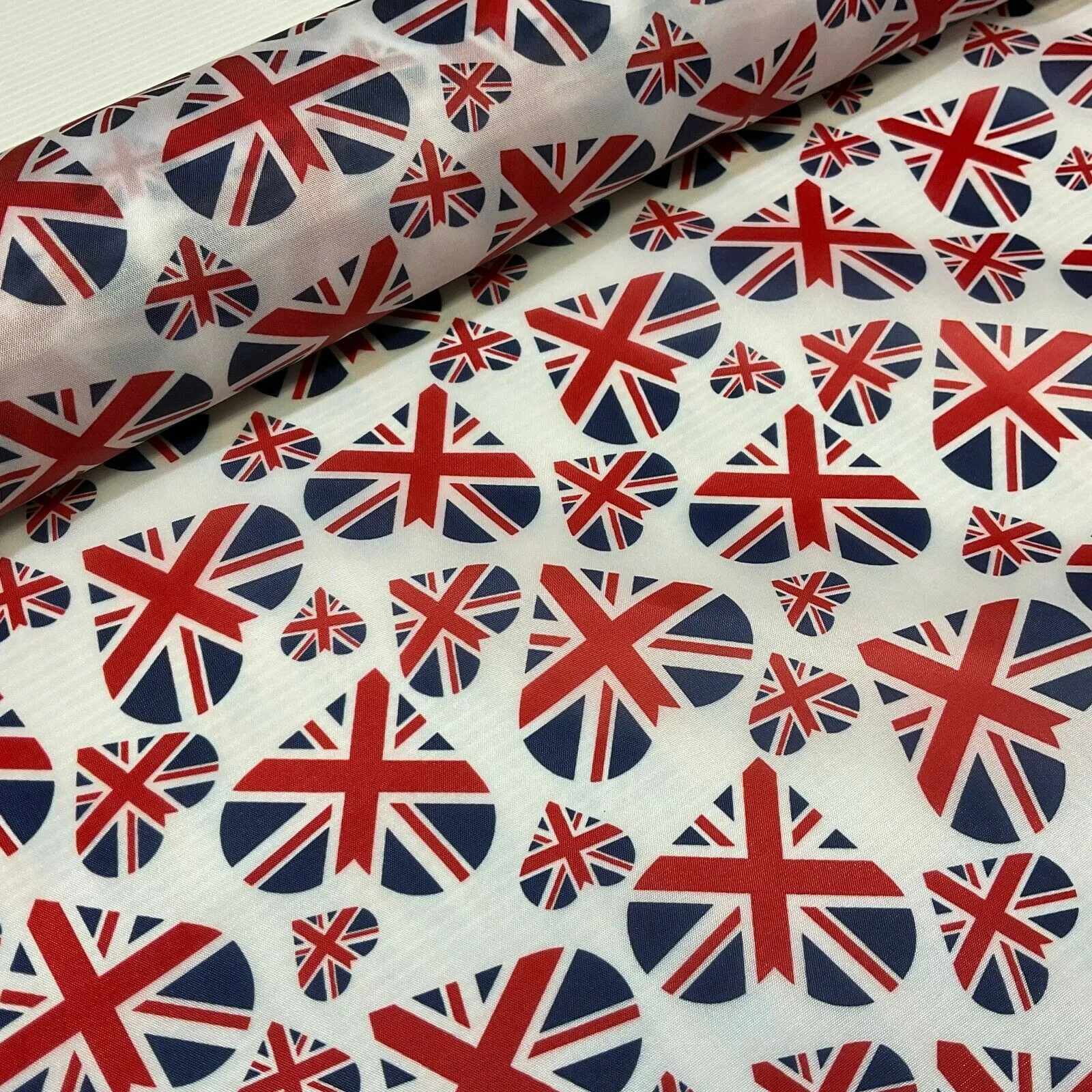 Jubilee Lightweight White union jack heart polyester Fabric 147cm M1607