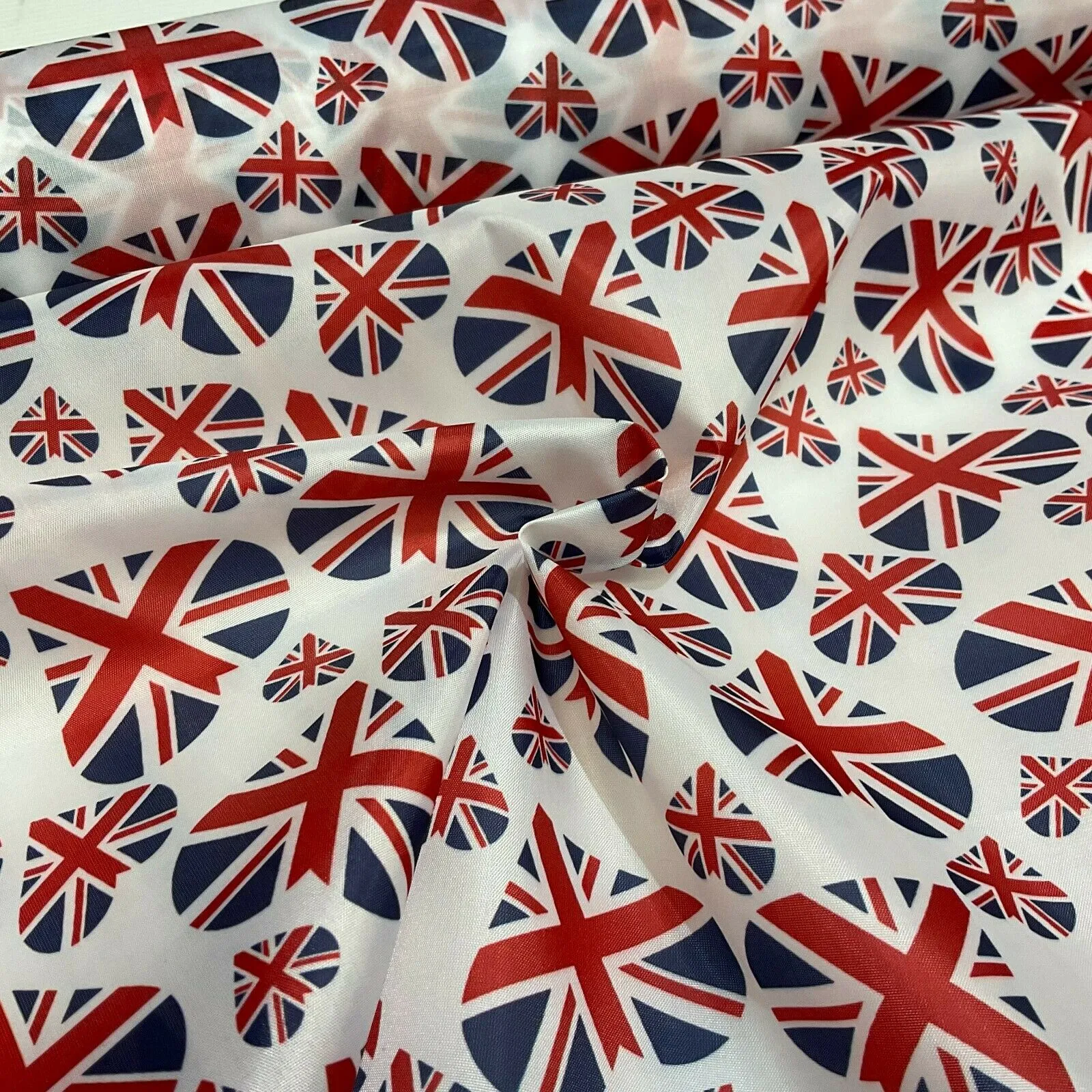 Jubilee Lightweight White union jack heart polyester Fabric 147cm M1607